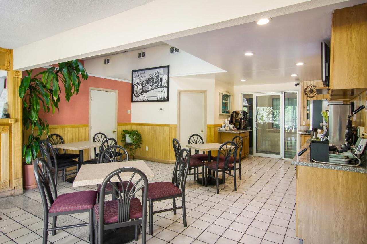 Americas Best Value Inn Darien Exterior foto